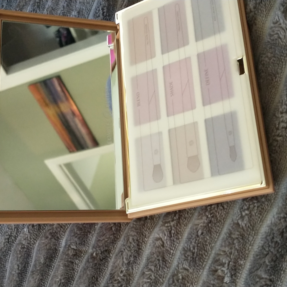 Eye shadow - Picture 3 of 3